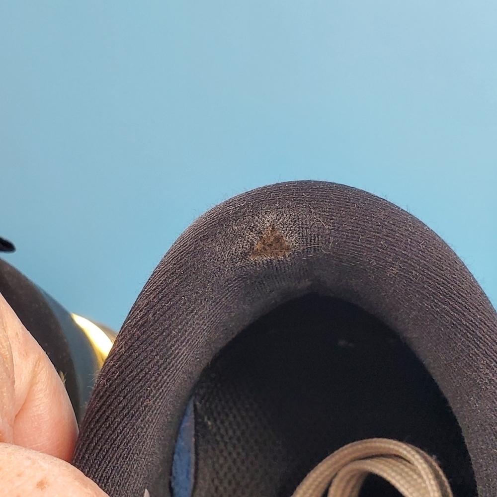 Nike black and gold Odyssey 11 flawed - Picture 16 of 16